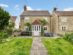 Cottage with garden - Image 2