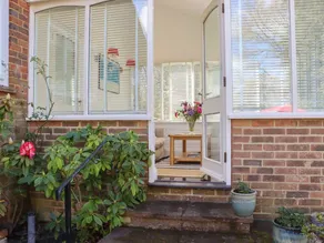 Cottage with garden - Image 3