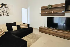 Apartamento vacacional con barbacoa, terraza y jardín - Image 3