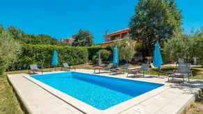 Familienorientiertes weiträumiges Ferienhaus mit privatem Pool, Garten und Terrasse - Image 4