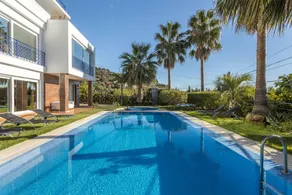 Villa with pool, garden & terrace | Sea view - Image 3