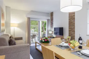 Villa with jacuzzi, garden & terrace | Golf view - Image 5