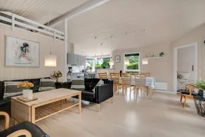Modern Holiday Home With Large Enclosed Terrace In Quiet Surroundings - Image 4