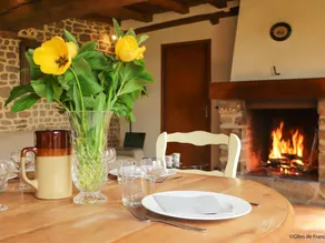 Cottage with barbecue & garden - Image 4