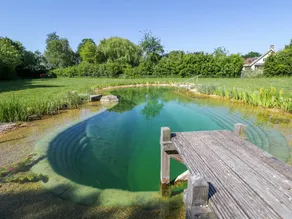 Family-friendly cottage with garden & pool - Image 2