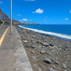 Wonderful house with garden & terrace | Mountain view | Next to the beach | Good for workation - Image 3