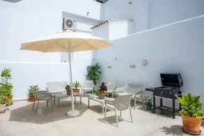 Flat with BBQ, pool & fast internet | City view - Image 3