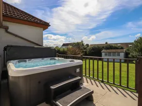 Cottage with hot tub & garden | Beach view - Image 3