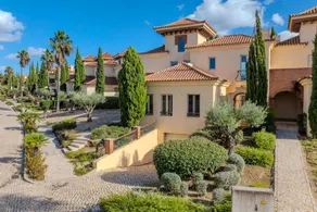Villa avec sauna, jardin et piscine | Vue piscine - Image 4