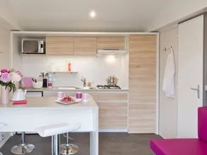 Family-friendly mobile home with hot tub, terrace & heated pool | Dogs allowed - Image 5