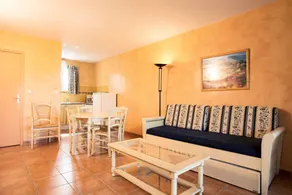 Family-oriented villa with pool, sauna & garden - Image 2