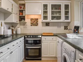 Family-oriented pleasant cottage with garden - Image 3
