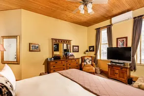 Independence Square Unit 309 | Downtown Hotel Room with A/C in Aspen, Wet Bar & More - Image 3