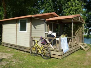 Charming chalet with terrace & heated pool - Image 4