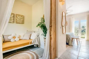 Chambre privée avec terrasse, jardin et piscine | Vue jardin - Image 5
