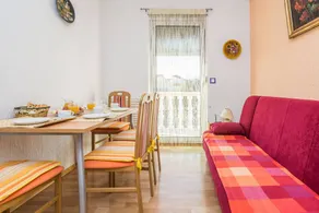 Holiday apartment with barbeque & garden | Garden view - Image 4