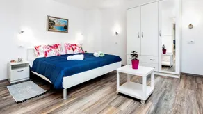 Holiday home with BBQ, garden & terrace | Pets are welcome - Image 5