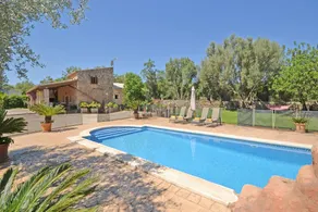 Cottage with barbeque, garden & private pool | Dogs allowed - Image 3