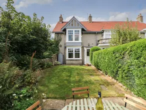 Family-oriented cottage with garden - Image 2