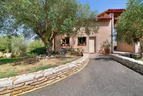 Holiday Home with Private Pool, Terrace, Stunning View, and Wi-Fi - Image 2