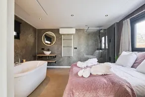 Zuna Kid-Friendly Holiday Home - Image 3