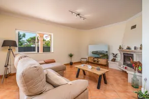 Charmante villa conviviale et familiale avec jardin, barbecue et piscine privée | Vue ville | Plage à proximité - Image 3