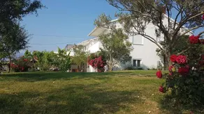 Flat with garden, barbecue & terrace - Image 4