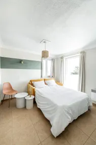Holiday apartment with private pool - Image 5