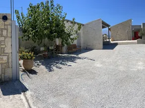Holiday home with garden & pool - Image 2