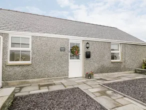 Cottage with garden - Image 2