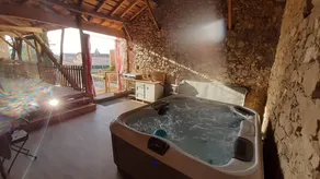 Gite with hot tub, garden & terrace - Image 4