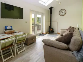 Family-friendly cottage with garden | Pet-friendly - Image 3