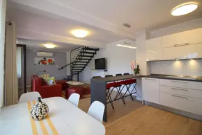 Apartment with garden | Garden view - Image 4
