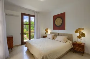 Encantadora villa apta para familias con terraza, jardín y piscina privada - Image 3