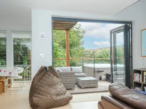 Children-friendly cottage with garden & hot tub | Beach view | Close to the beach | Pet-friendly - Image 5