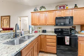 Family-oriented lovely condo - Image 3