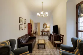 Grande maison conviviale et familiale avec piscine privée et terrasse | Vue ville | Adaptée au travail à distance | Avec animaux admis - Image 4