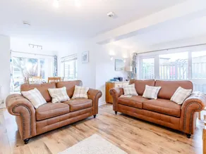 Cottage with terrace & garden - Image 3