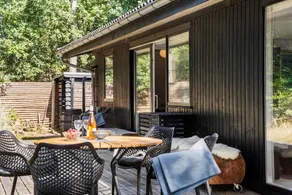 Holiday home with terrace, garden & BBQ - Image 2