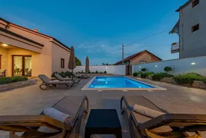Villa with garden, barbeque & private pool | Mountain view - Image 4