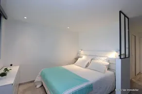 Holiday apartment with terrace & pool | City view - Image 4