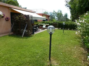 Villa with garden - Image 5