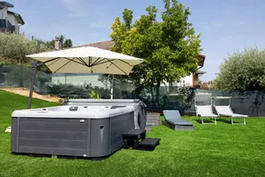 Fully equipped nice villa with barbecue, hot tub & garden | Lake view | Pet-friendly - Image 2