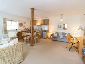 Family-oriented charming cottage with garden - Image 3
