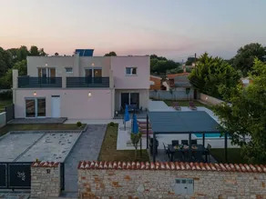 Villa con piscina, barbacoa y terraza - Image 5