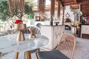 Appart'hôtel avec terrasse et jardin | Vue jardin - Image 3