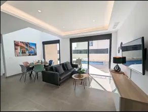 Fully equipped lovely holiday home with private pool & terrace - Image 5