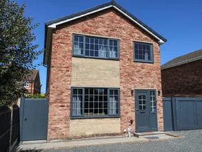 Cottage with garden - Image 2