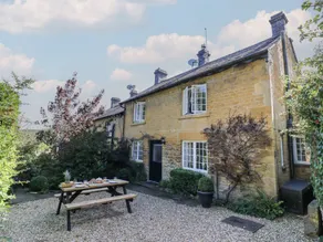 Family-oriented cottage with garden | Pet-friendly - Image 2