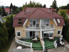 Holiday home with garden, pool & terrace - Image 3